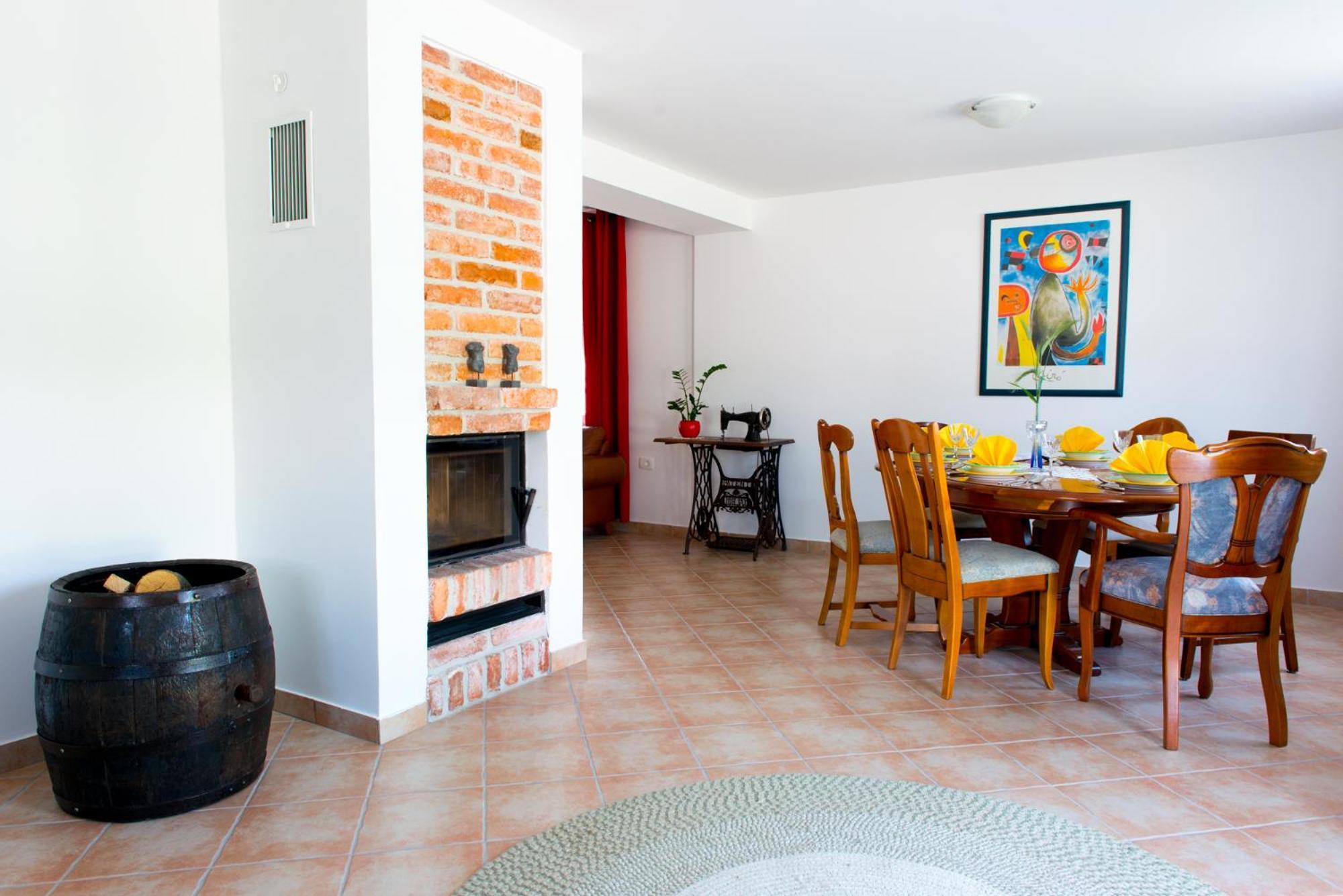 Apartma Marija Metlika Esterno foto
