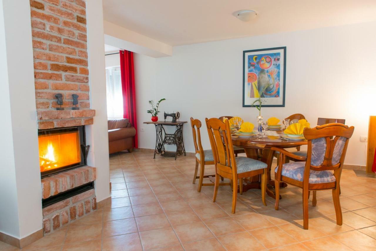 Apartma Marija Metlika Esterno foto